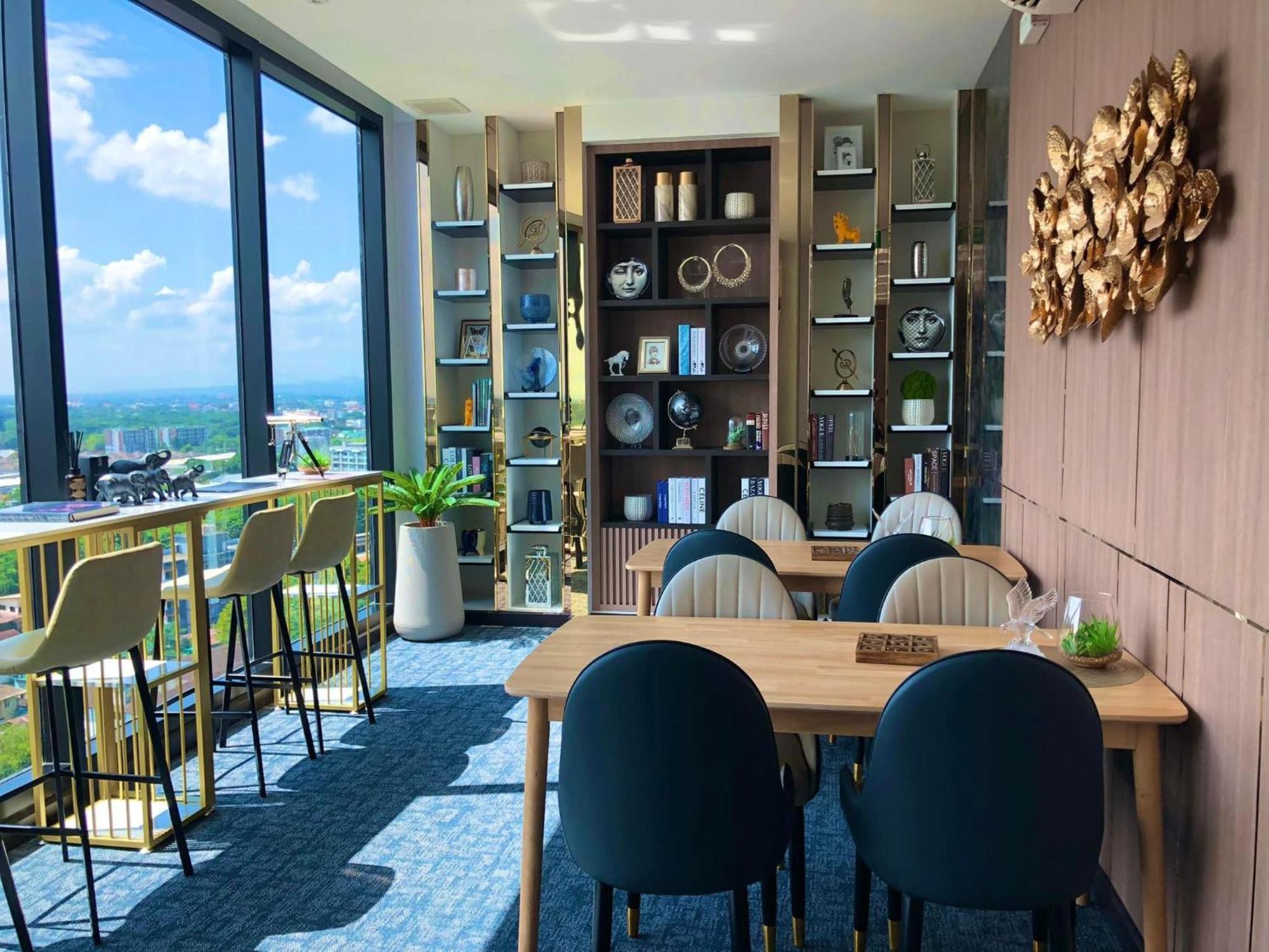 Khách sạn Astra Sky River 5*